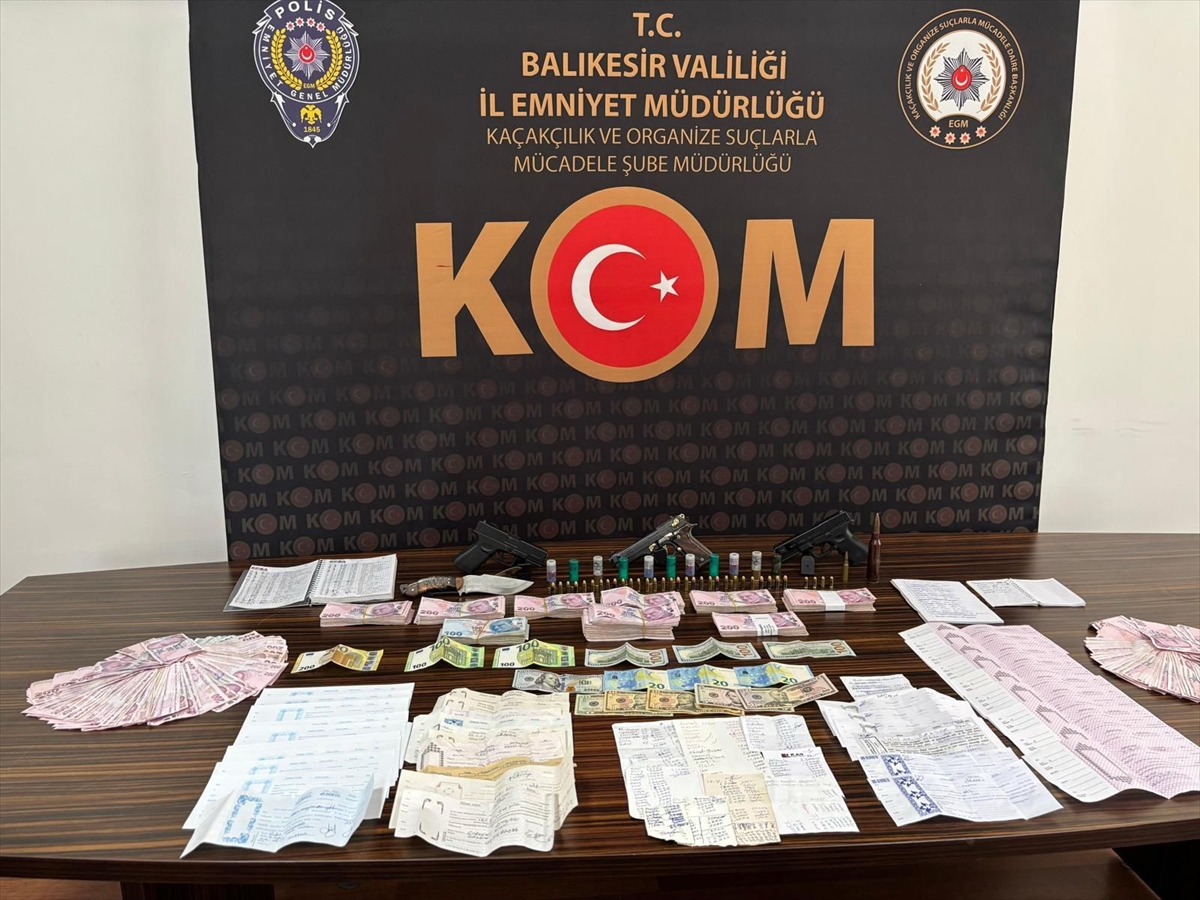 Balıkesir'de tefecilik operasyonunda yakalanan 12 zanlıdan 6'sı tutuklandı