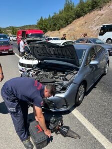 BALIKESİR (AA) – Balıkesir'in İvrindi ilçesinde 4 otomobilin karıştığı zincirleme
