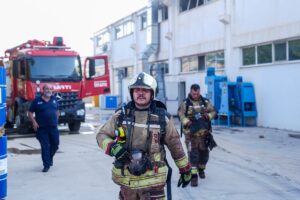 ANKARA (AA) – Başkentte bir boya fabrikasında çıkan yangın, yaklaşık