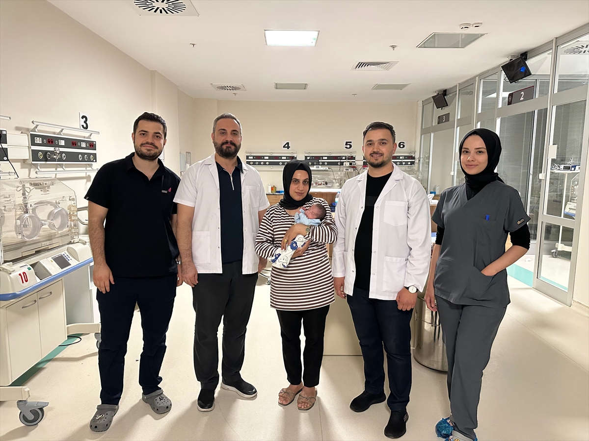 Batman'da 905 gram doğan Sevda bebek 2 aylık tedaviyle hayata tutundu