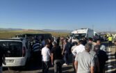 Bayburt'ta hafif ticari araç ile minibüs çarpıştı, 2 kişi öldü, 6 kişi yaralandı