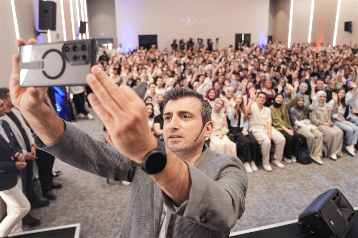 Baykar Yönetim Kurulu Başkanı Bayraktar, TercihFest 2025'te üniversite adaylarıyla buluştu: