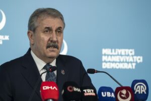 - "(İsrail'in Gazze'ye yönelik saldırıları) Küçük yavrular, kundaktaki bebekler açlıktan