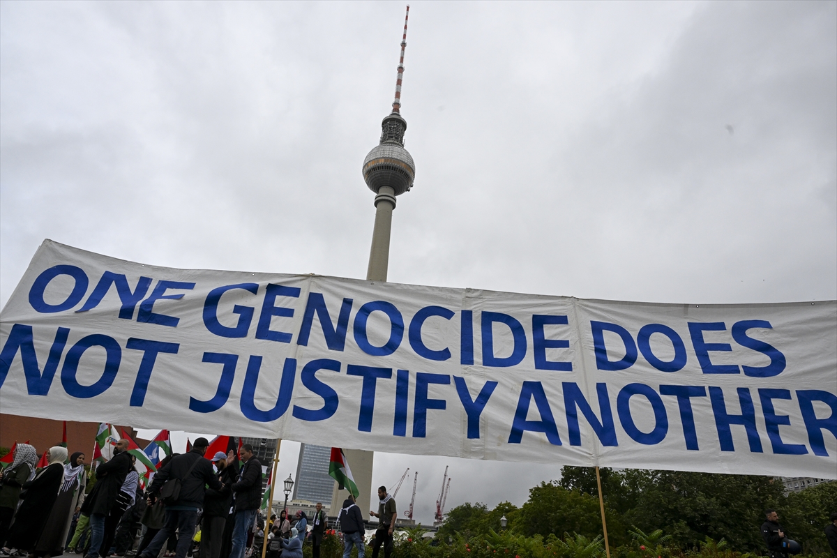 Berlin polisi, Filistin destekçilerine sert müdahalede bulundu
