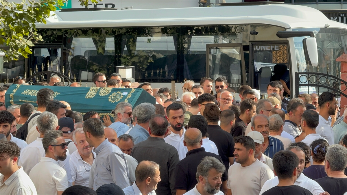Beykoz'da servis aracının çarpmasıyla ölen motosiklet sürücüsü defnedildi