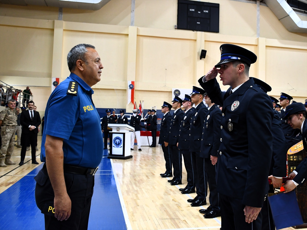 Bilecik'te POMEM'deki eğitimlerini tamamlayan polis adayları yemin etti