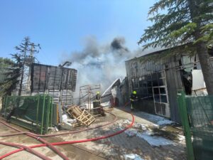 BOLU (AA) – Bolu'da medikal fabrikasında çıkan yangını söndürme çalışmaları