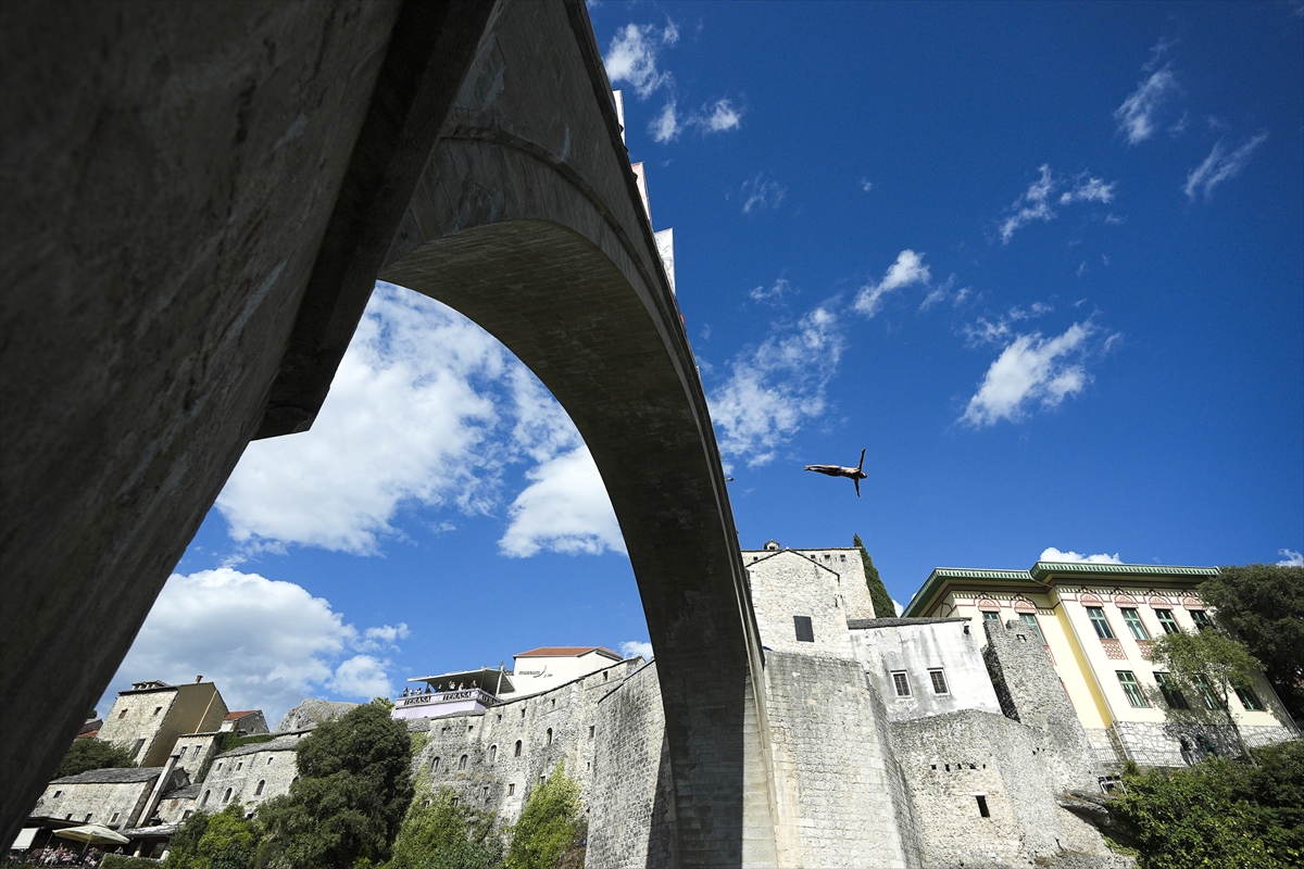 Bosna Hersek'te 459. Geleneksel Mostar Köprüsü Atlayışları yapıldı