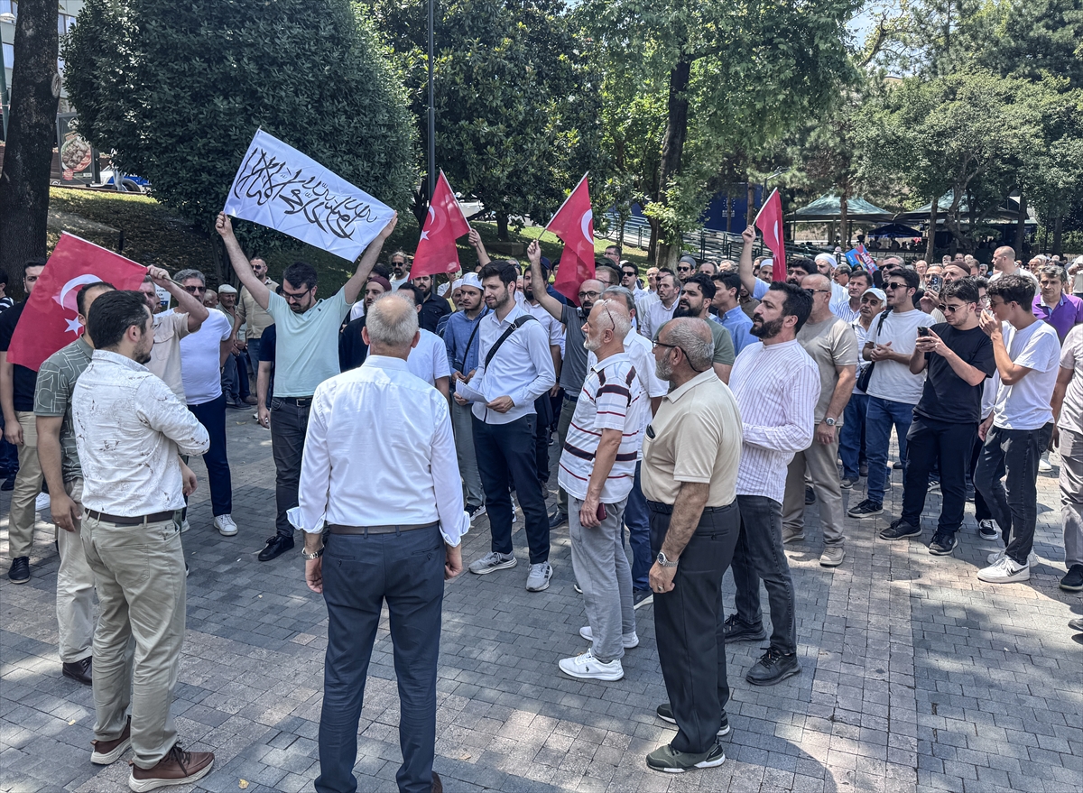 Bursa'da Hazreti Muhammed'in karikatür çizimini yayımlayan dergiye tepki