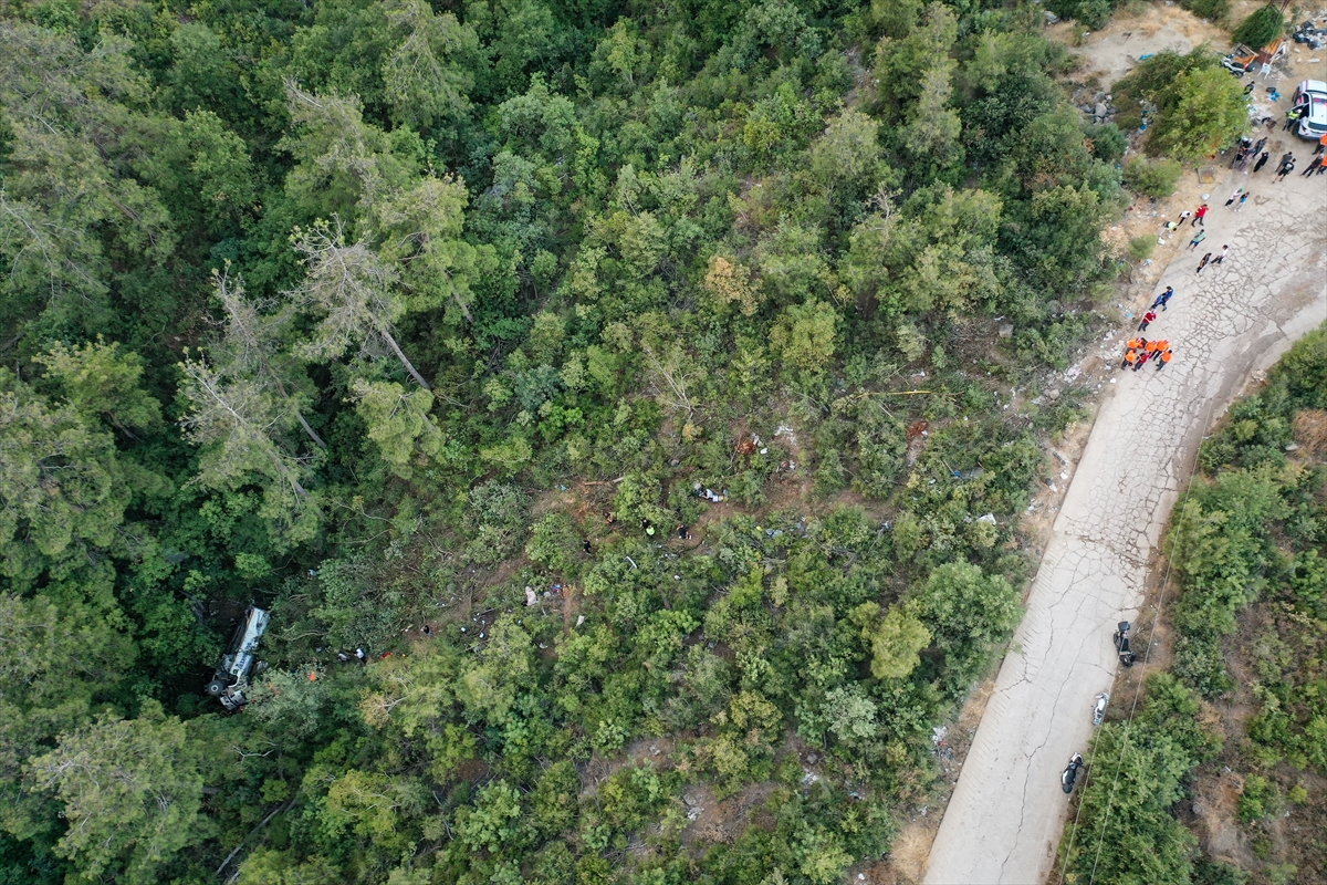 Bursa'da orman yangını bölgesine su taşıyan tankerin devrilmesi sonucu 1 kişi öldü