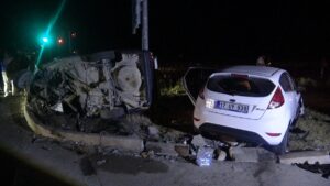 ÇANAKKALE (AA) – Çanakkale'nin Ayvacık ilçesinde iki otomobilin çarpıştığı kazada