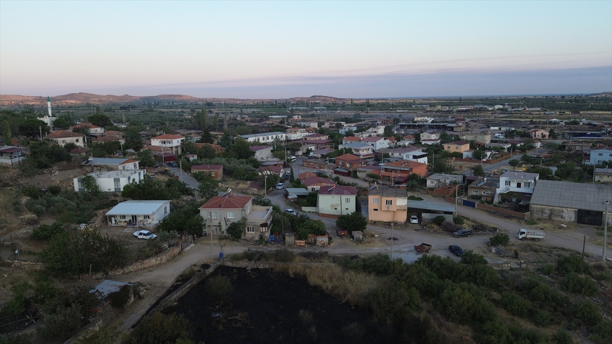 Çanakkale Ayvacık'ta çıkan orman yangınını kontrol altına alma çalışmaları sürüyor