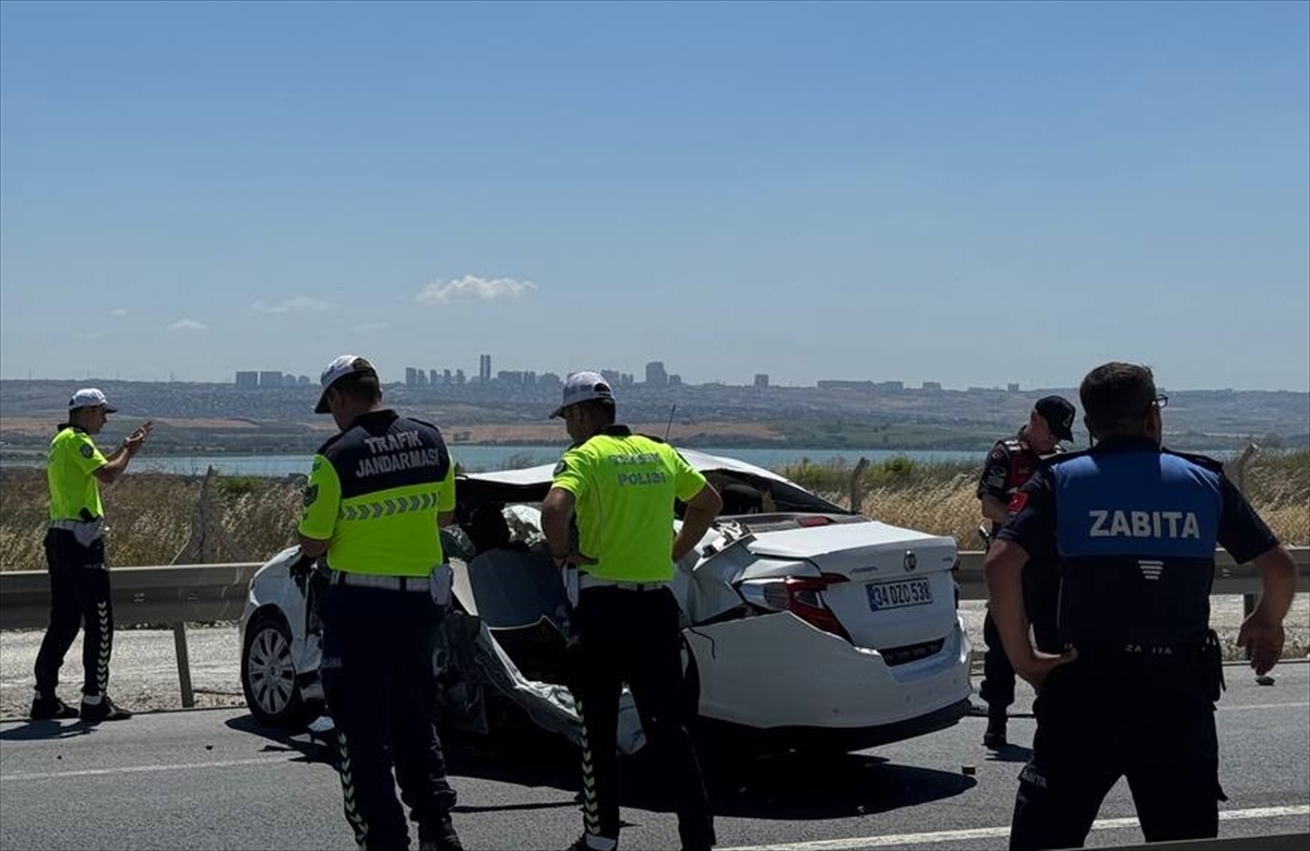 Çatalca'da bariyere çarpan otomobildeki astsubay öldü, 2 uzman çavuş yaralandı