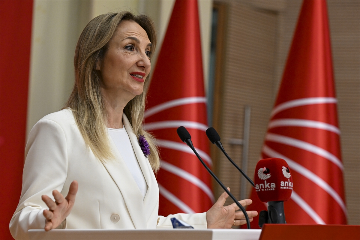 CHP Genel Başkan Yardımcısı Nazlıaka, yarım zamanlı çalışma hakkına ilişkin basın toplantısı düzenledi