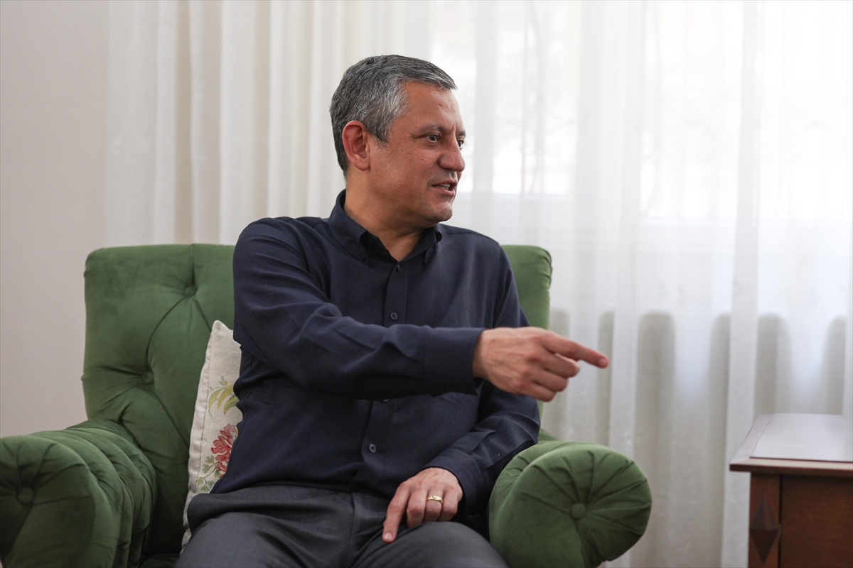 CHP Genel Başkanı Özel, Abdurrahman Tutdere'yi evinde ziyaret etti