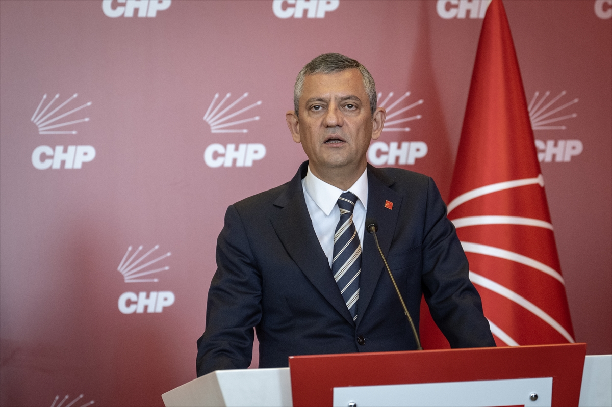 CHP Genel Başkanı Özel, DP Genel Başkanı Uysal ile görüştü: