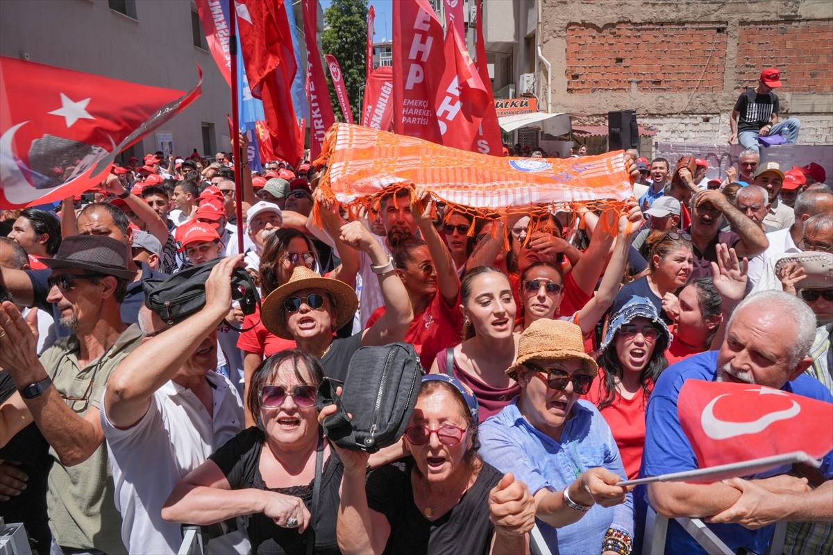 CHP Genel Başkanı Özel, İzmir Büyükşehir Belediyesine yönelik yolsuzluk soruşturmasına ilişkin konuştu: