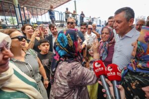 ANKARA (AA) – CHP Genel Başkanı Özgür Özel, Yenimahalle'deki semt
