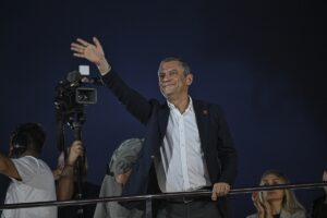 - "CHP'nin olduğu yerden değil, olmadığı yerden korkun. CHP'lilerin olduğu