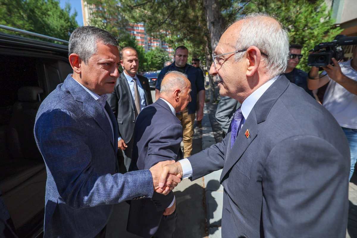 CHP Genel Başkanı Özel'den kardeşi vefat eden Kemal Kılıçdaroğlu'na taziye ziyareti