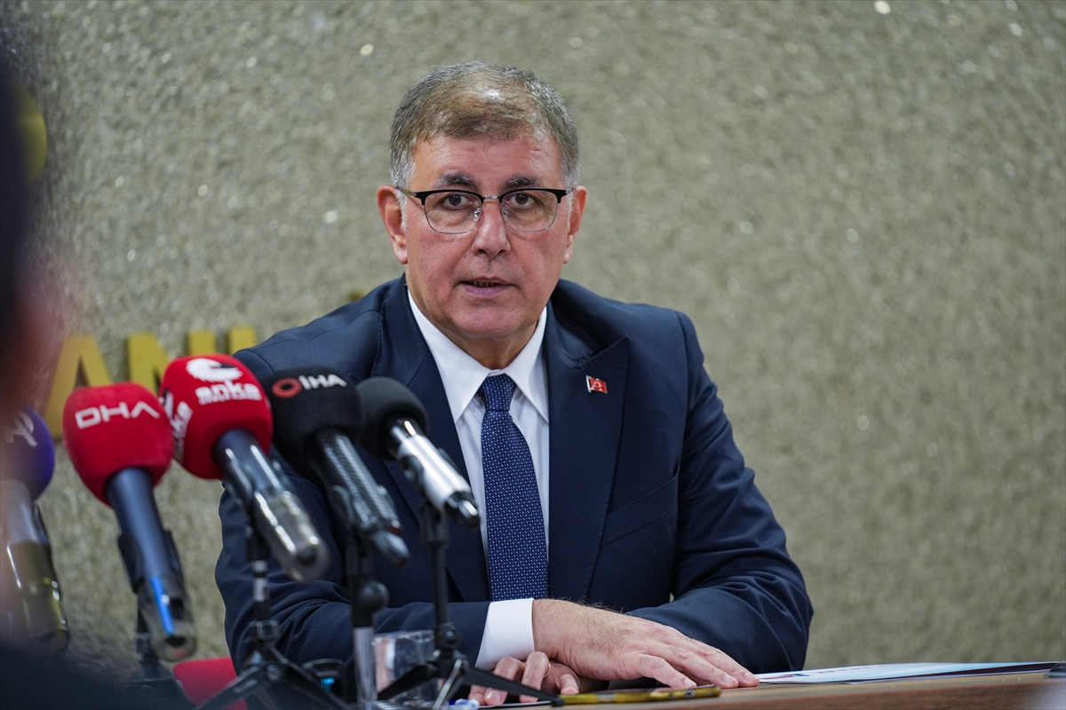 CHP Sözcüsü Yücel, İzmir Büyükşehir Belediyesine yönelik yolsuzluk soruşturmasına ilişkin açıklama yaptı