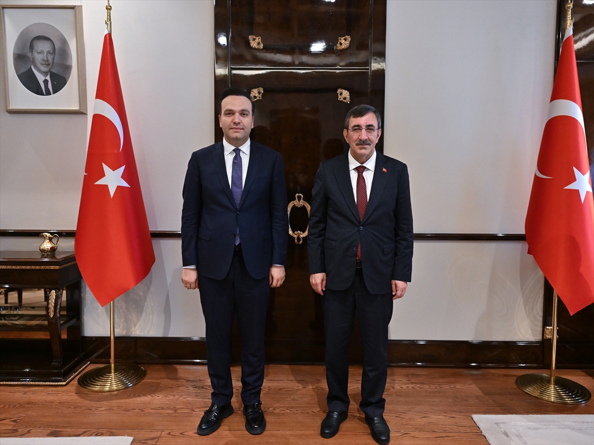 Cumhurbaşkanı Yardımcısı Yılmaz, AK Parti Gençlik Kolları Başkanı Yusuf İbiş'i kabul etti