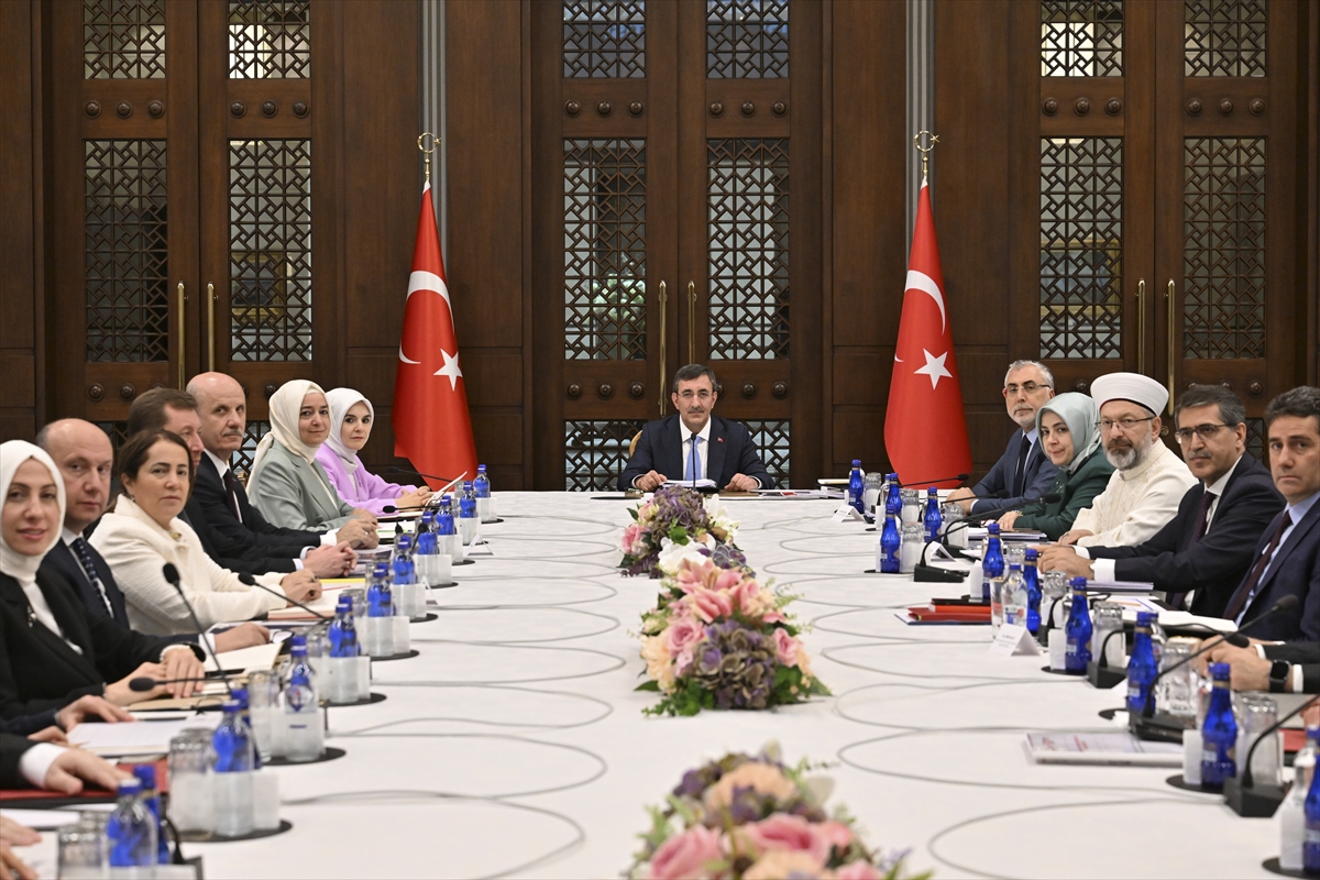 Cumhurbaşkanı Yardımcısı Yılmaz, Nüfus Politikaları Kurulu Toplantısı'nda konuştu: