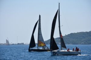 - Marmaris Körfezi'nde yarışa başlayan yelkenciler, 4 gün sürecek etapta