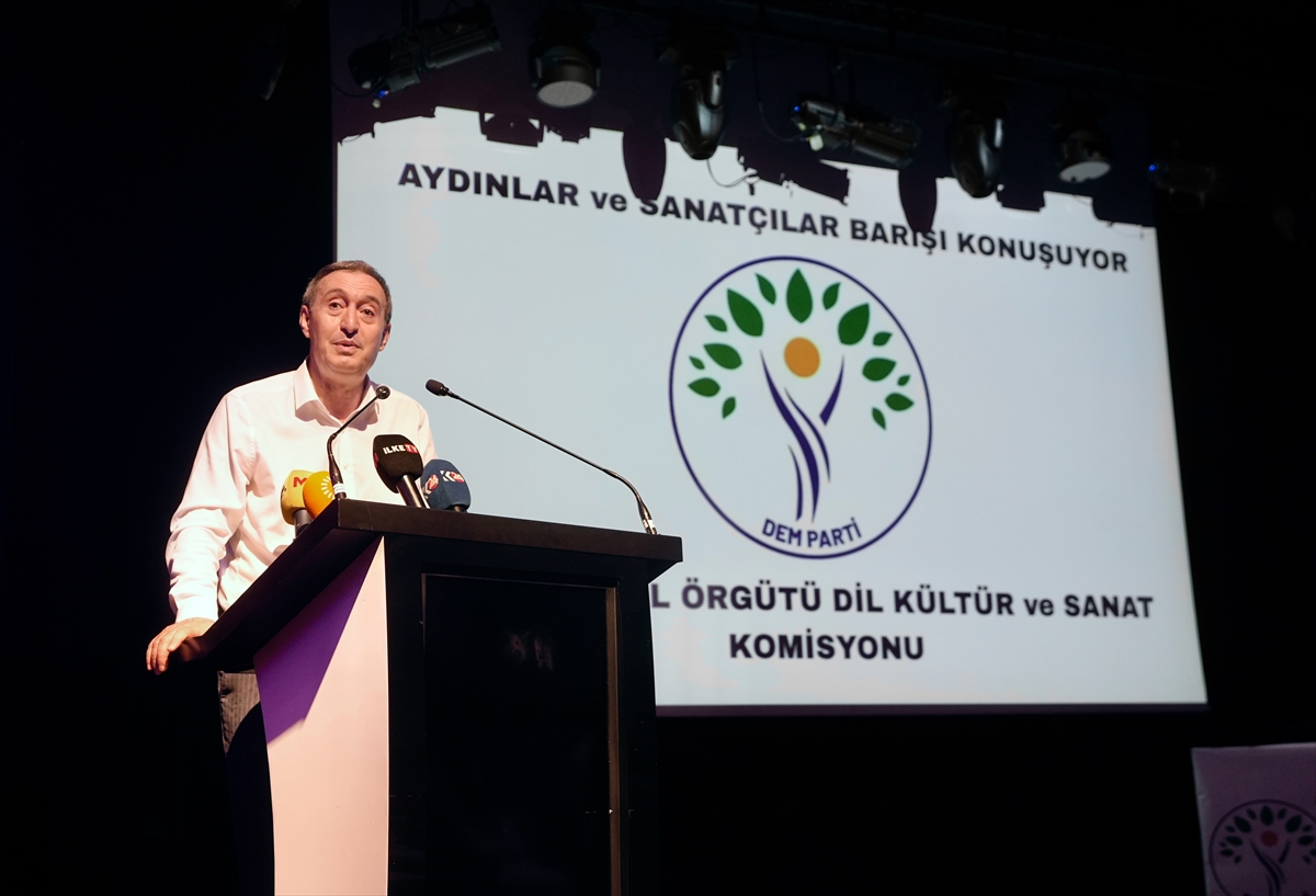 DEM Parti Eş Genel Başkanı Bakırhan “Aydınlar ve Sanatçılar Barışı Konuşuyor” panelinde konuştu: