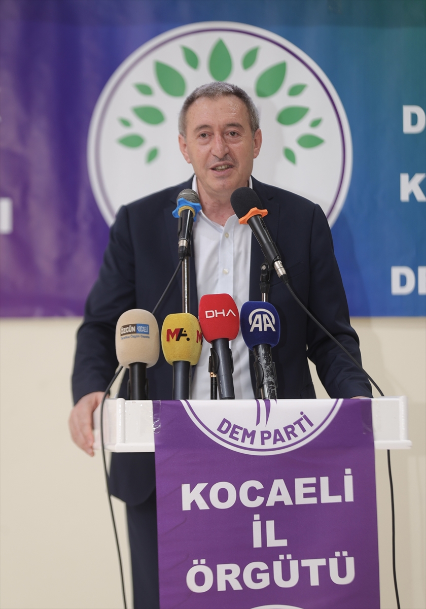 DEM Parti Eş Genel Başkanı Bakırhan, Kocaeli'de partililerle buluştu