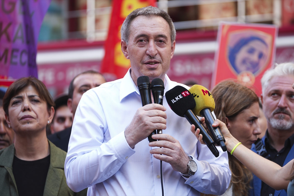 DEM Parti Eş Genel Başkanı Bakırhan, Suruç'ta ölenler için Kadıköy'de düzenlenen anma etkinliğine katıldı