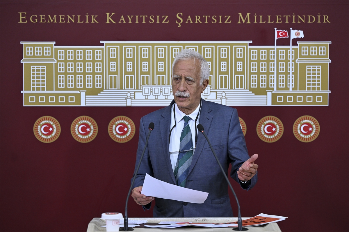 DEM Parti'li Çiftyürek, açlık sınırının asgari ücreti ve en düşük emekli aylığını geçtiğini söyledi