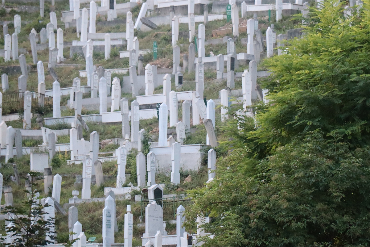 Diyanet İşleri Başkanı Erbaş, Bosna Hersek'te şehit olan Selami Yurdan'ın kabrini ziyaret etti
