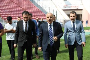 DİYARBAKIR (AA) – Diyarbakır Valisi Murat Zorluoğlu, zemin yenileme çalışmaları