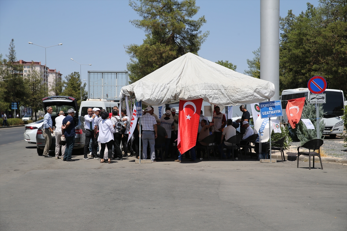 Diyarbakır'da bazı belediyelerde işten çıkarılan işçilerin eylemi sürüyor