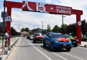 DÜZCE (AA) – Düzce'de Türk bayraklarıyla süslenen 75 arazi aracı,