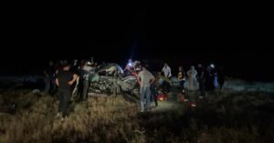 ELAZIĞ (AA) – Elazığ'ın Karakoçan ilçesinde şarampole devrilen otomobildeki 2