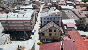BAYBURT (AA) – BEŞİR KELLECİ – Bayburt'ta yaşayan emekli öğretmen