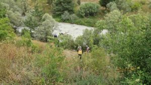 ERZİNCAN (AA) – Erzincan'da otomobilin dereye devrilmesi sonucu 4 kişi