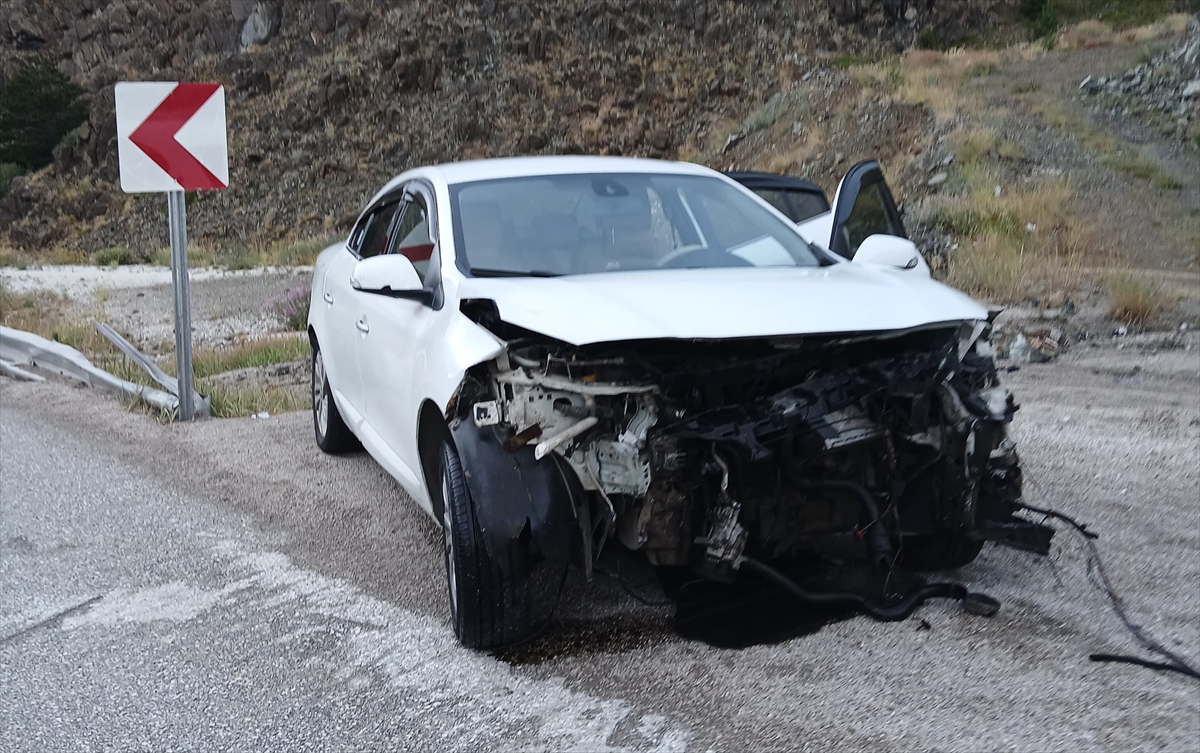 Erzincan'da trafik kazalarında 5 kişi yaralı