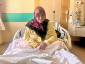 ERZURUM (AA) – Erzurum'da ağrısı geçsin diye ot sardığı bacağında