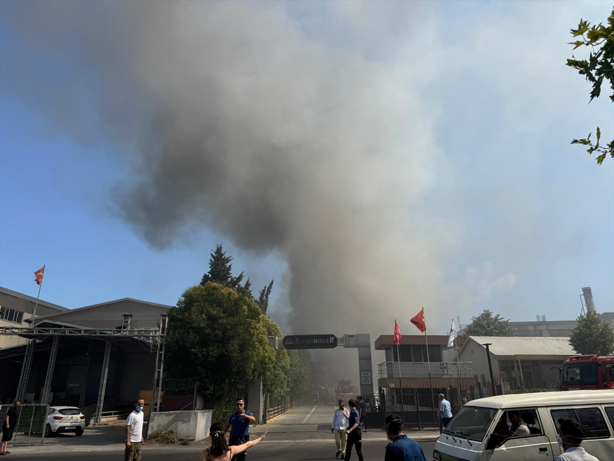Esenyurt'ta tekstil fabrikasında yangın çıktı