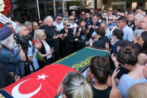 İZMİR (AA) – Foça ilçesinde dün geçirdiği kalp krizi sonucu