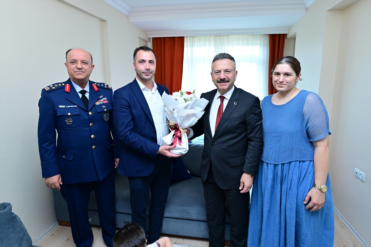 Eskişehir Valisi Aksoy, 15 Temmuz gazilerini ziyaret etti