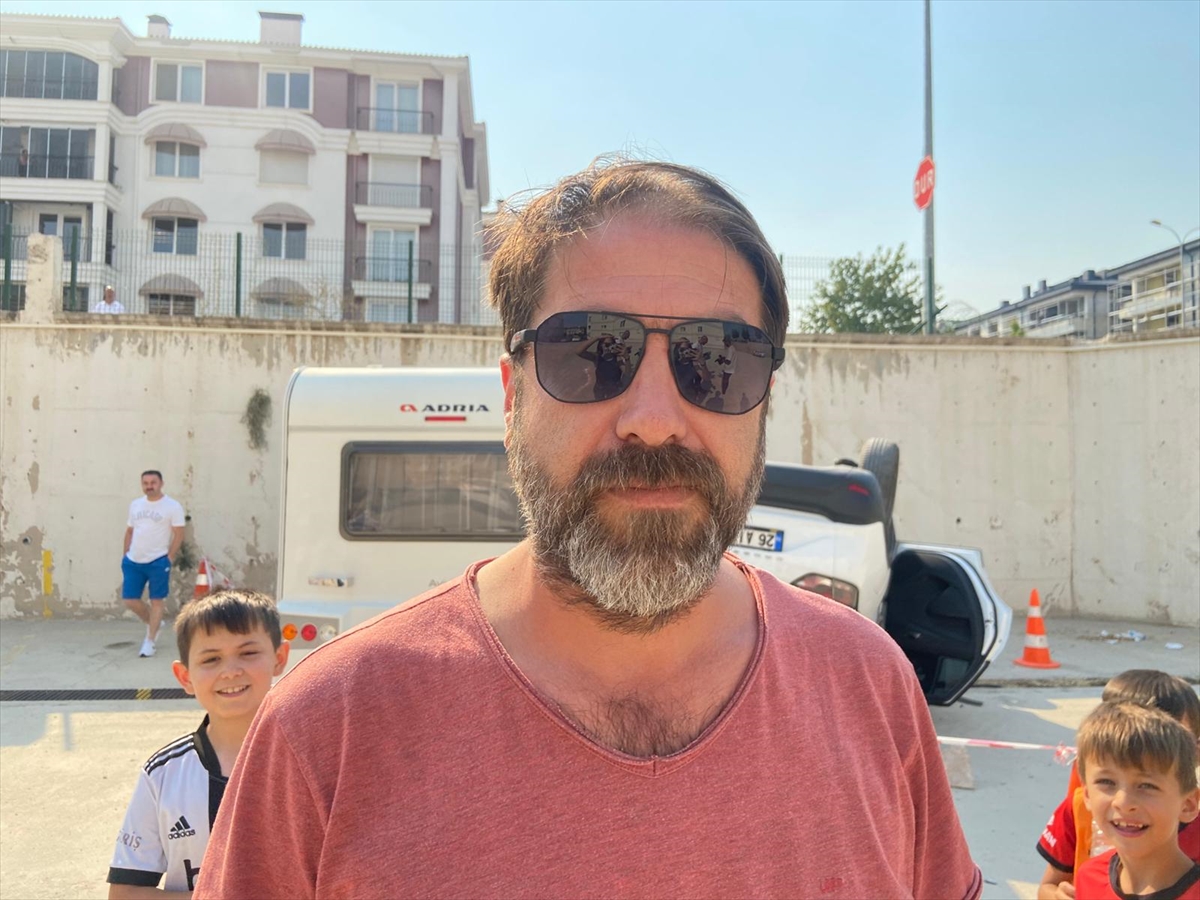 Eskişehir'de kontrolden çıkan otomobil site bahçesine düştü