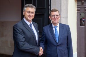 ZAGREB (AA) – Estonya Başbakanı Kristen Michal, Rusya'nın NATO'ya kimin