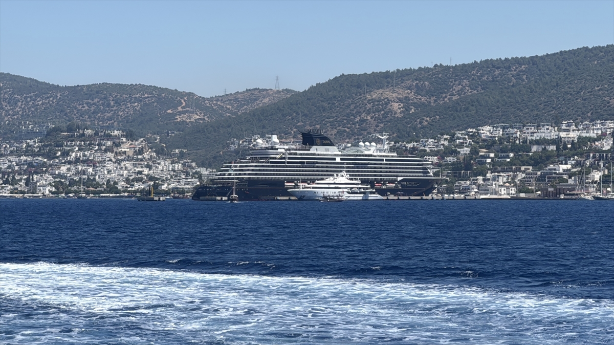 “Explora I” gemisi Bodrum'a 734 yolcu getirdi
