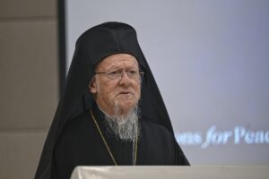 - "Teolojilerimiz örtüştüğünde değil, topluluklarımız aç olanlarla ekmek paylaştığında, hastalara