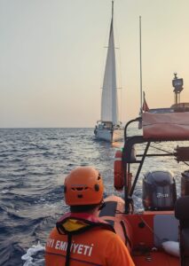 MUĞLA (AA) – Muğla'nın Fethiye ilçesi açıklarında sürüklenen teknedeki 2