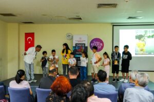 - Programda foto muhabiri ve belgesel yapımcısı Coşkun Aral söyleşi